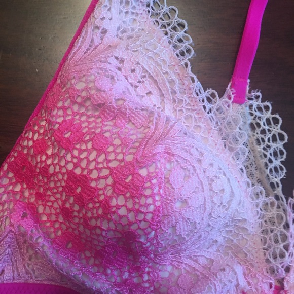 Pink lace Victoria’s Secret bralette size medium - Picture 2 of 4